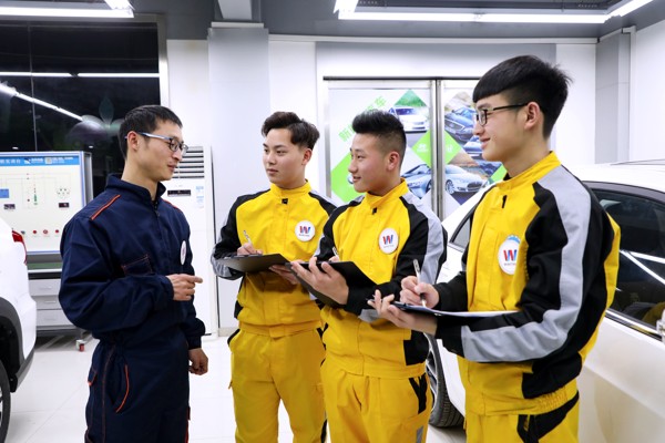 <b>毕业生就业还是创业 万通热门专业两相宜</b>
