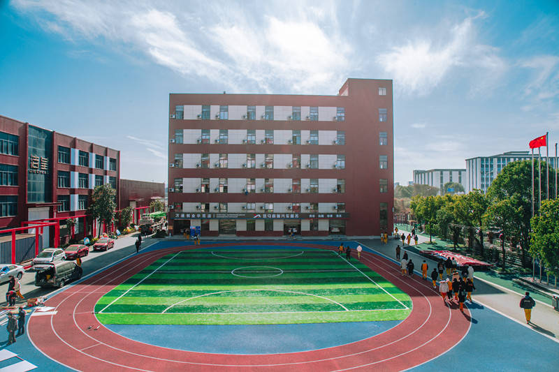 <b>初中毕业学汽修，学徒还是去汽车学校?</b>