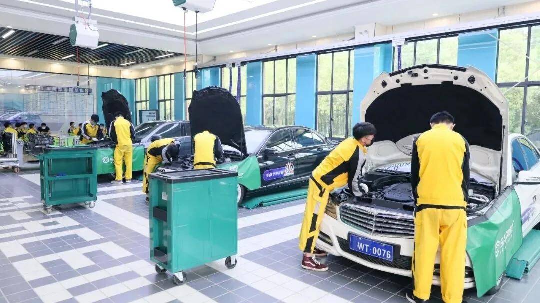 <b>【汽修≠修车】还在认为汽修＝修车？别让偏见</b>